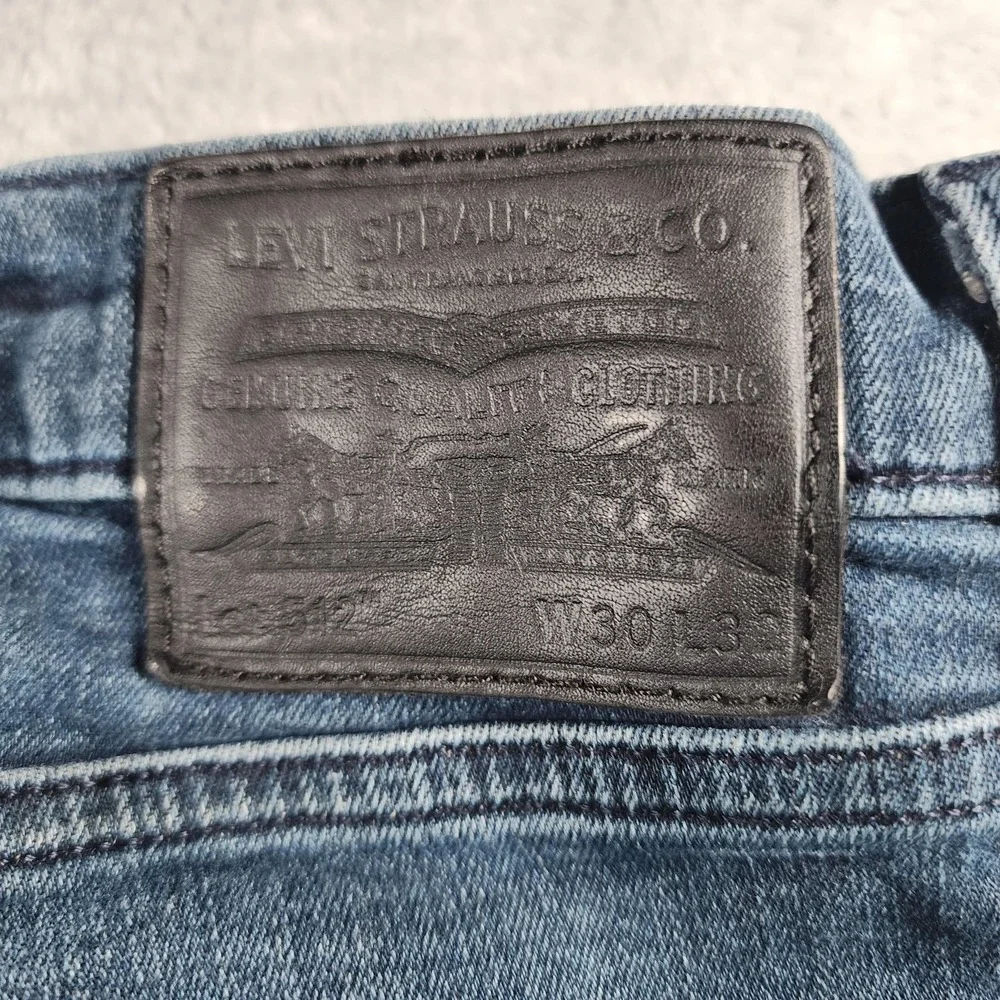 Levis Premium Jeans Mens 30x32 (Fits 28x30) Blue Medium Wash Slim Tapered Leg‎ - Picture 5 of 15